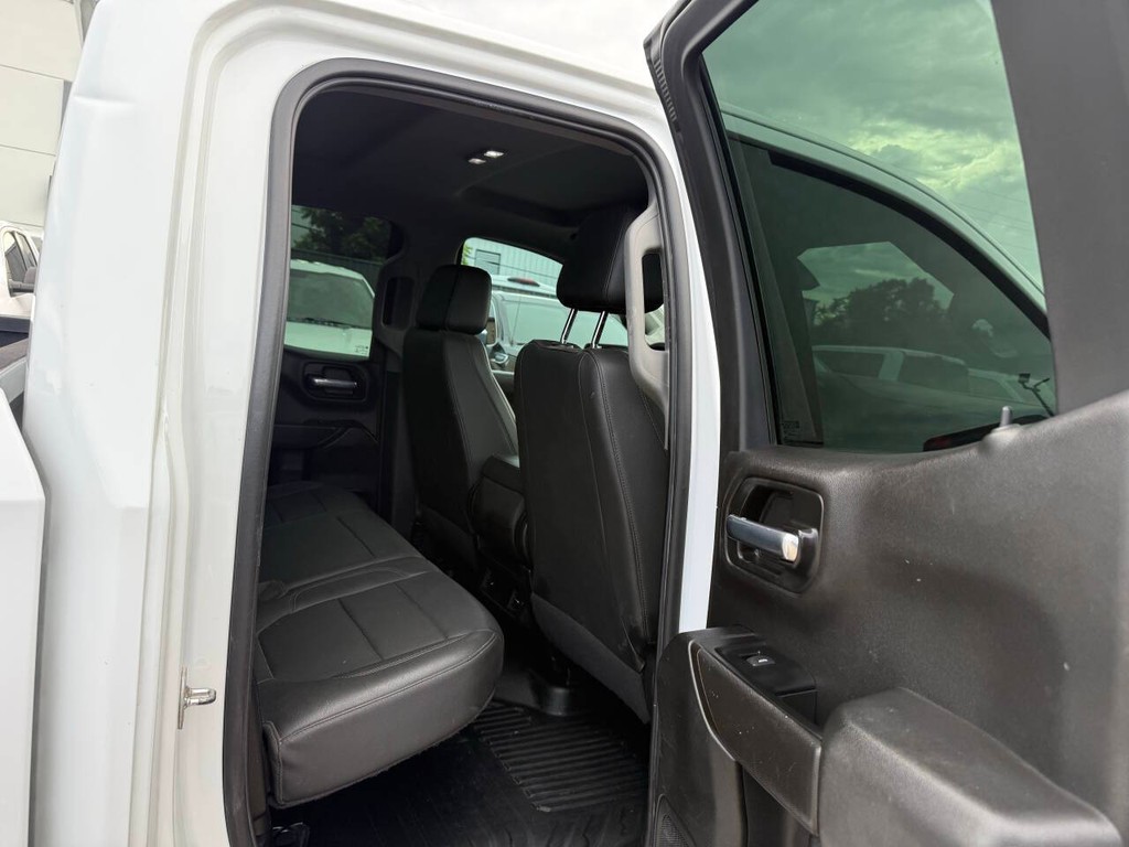 Chevrolet Silverado 1500 Vehicle Full-screen Gallery Image 15