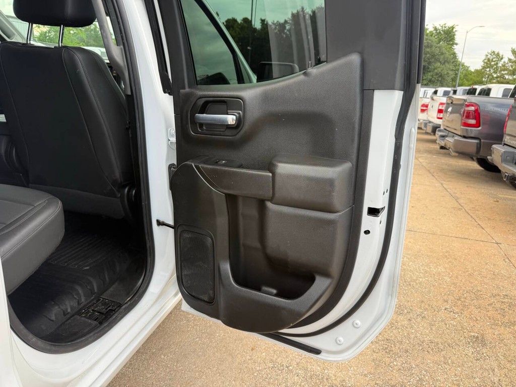 Chevrolet Silverado 1500 Vehicle Full-screen Gallery Image 16