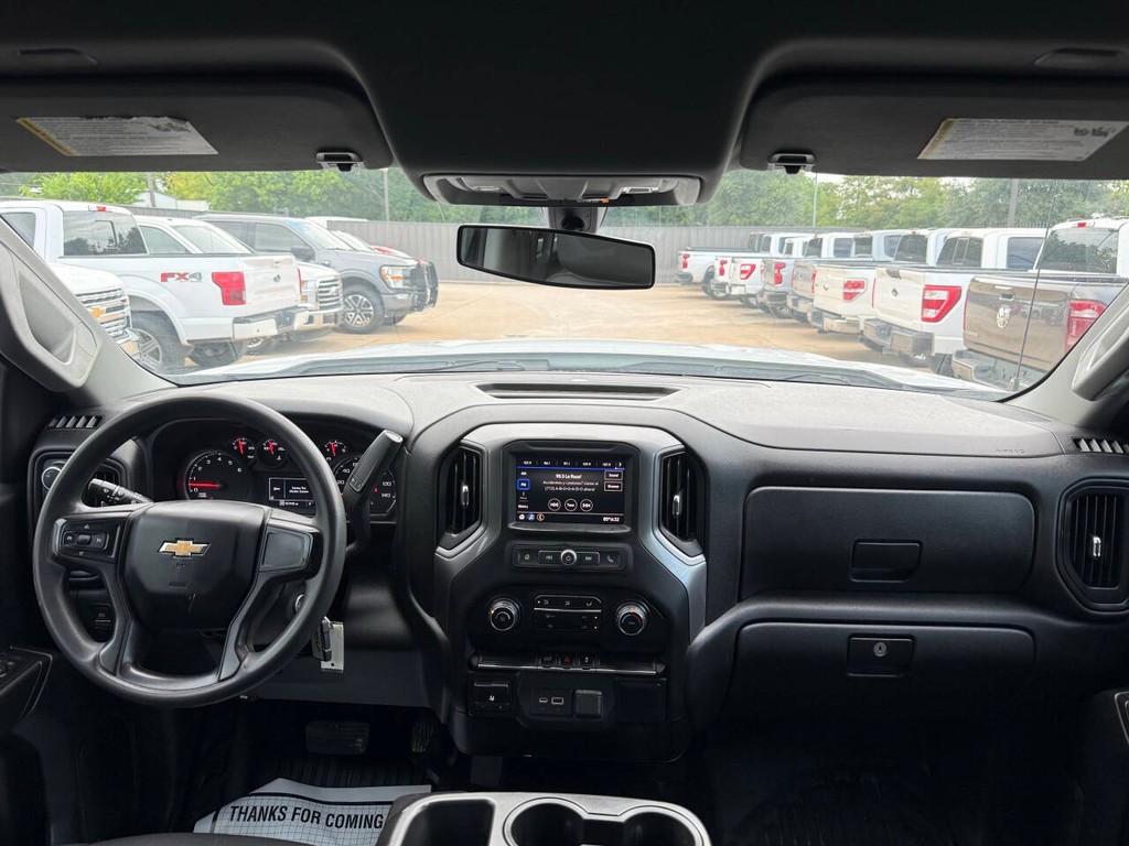Chevrolet Silverado 1500 Vehicle Full-screen Gallery Image 17