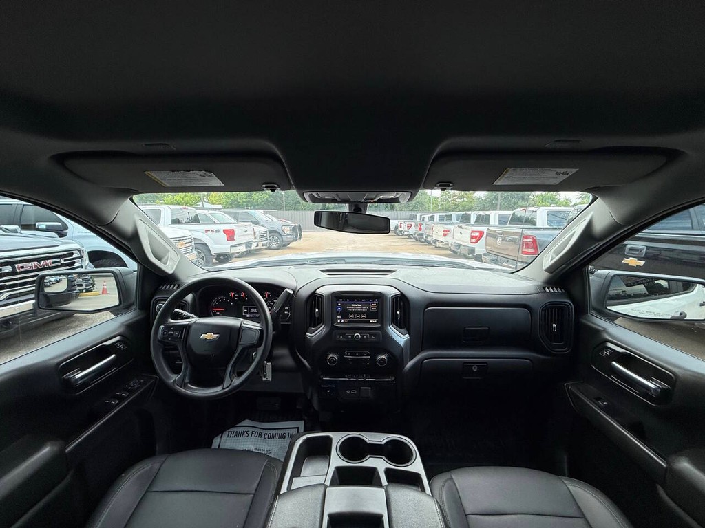 Chevrolet Silverado 1500 Vehicle Full-screen Gallery Image 18