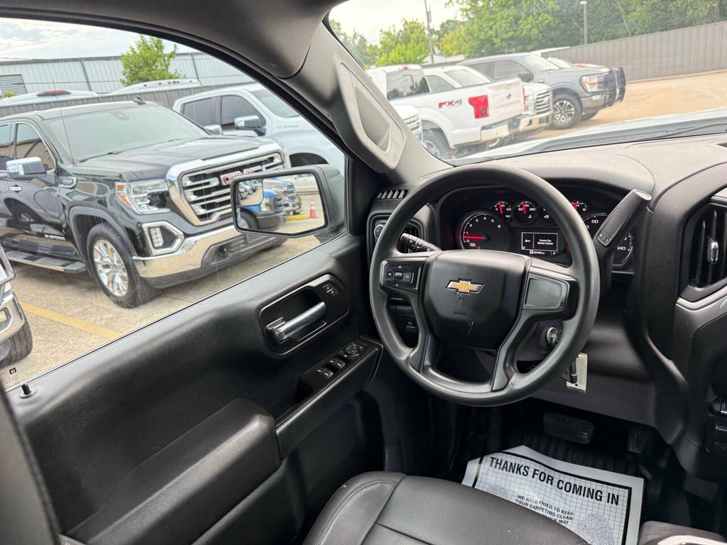 Chevrolet Silverado 1500 Vehicle Full-screen Gallery Image 19