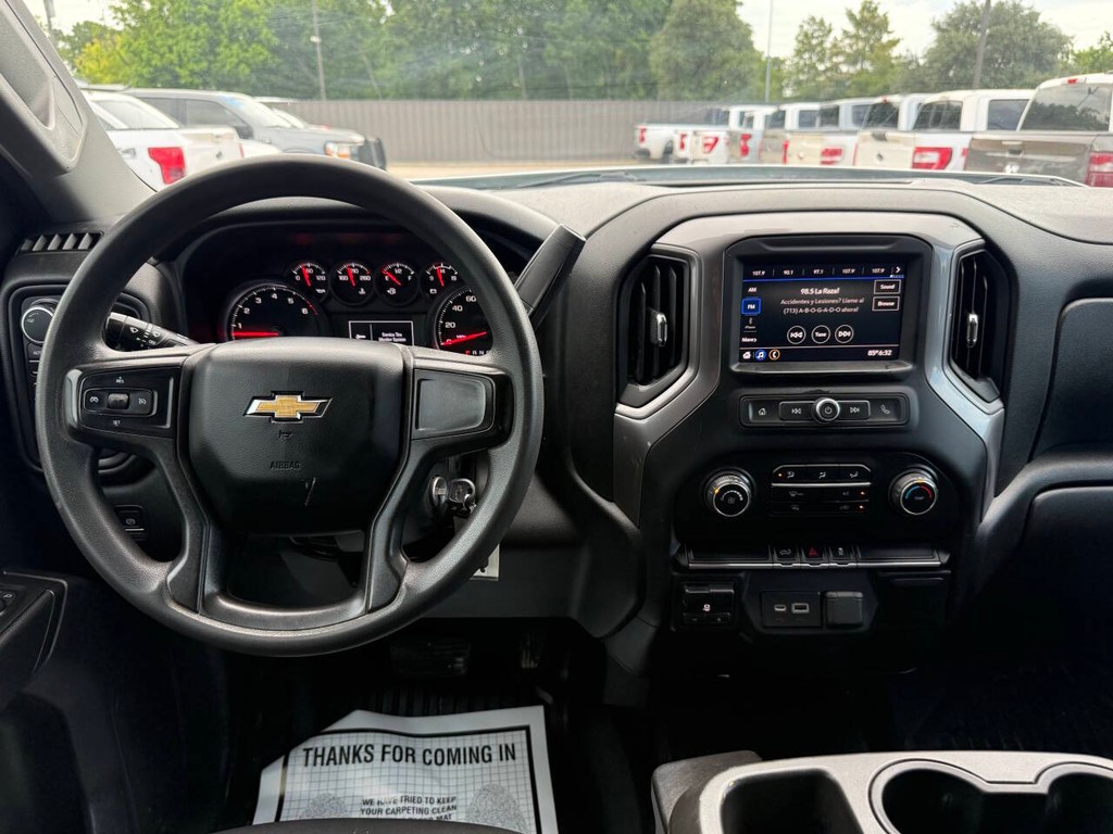 Chevrolet Silverado 1500 Vehicle Full-screen Gallery Image 21