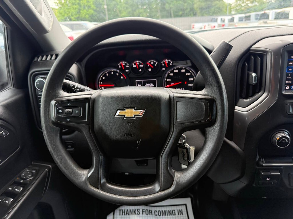 Chevrolet Silverado 1500 Vehicle Full-screen Gallery Image 22