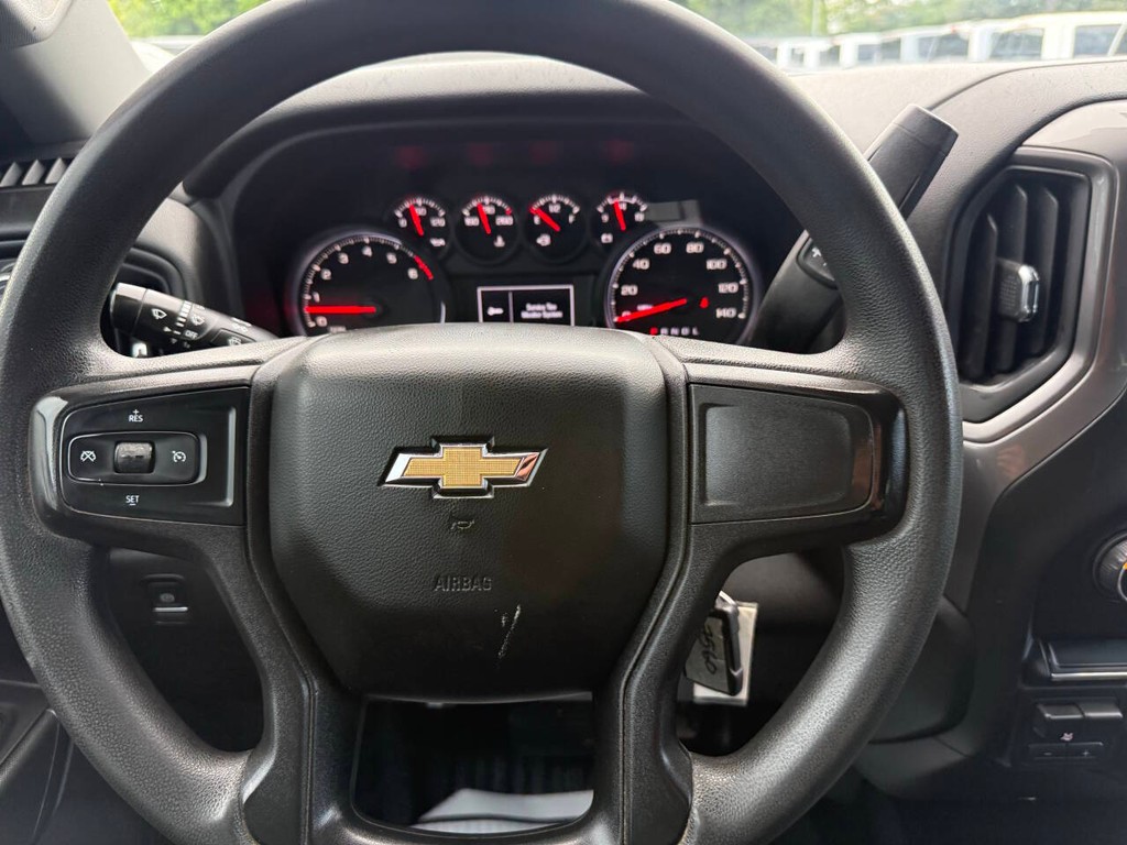 Chevrolet Silverado 1500 Vehicle Full-screen Gallery Image 23