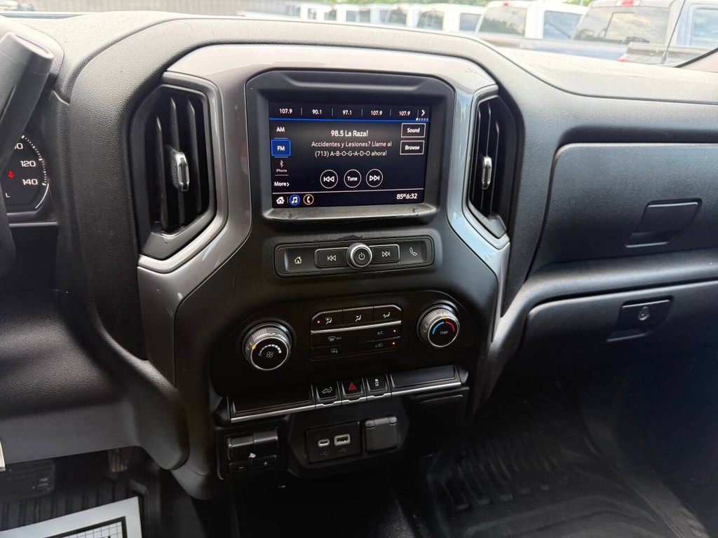 Chevrolet Silverado 1500 Vehicle Full-screen Gallery Image 24