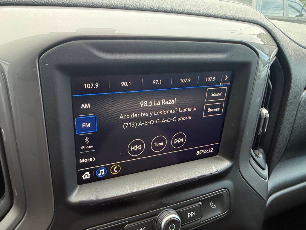 Chevrolet Silverado 1500 Vehicle Full-screen Gallery Image 25