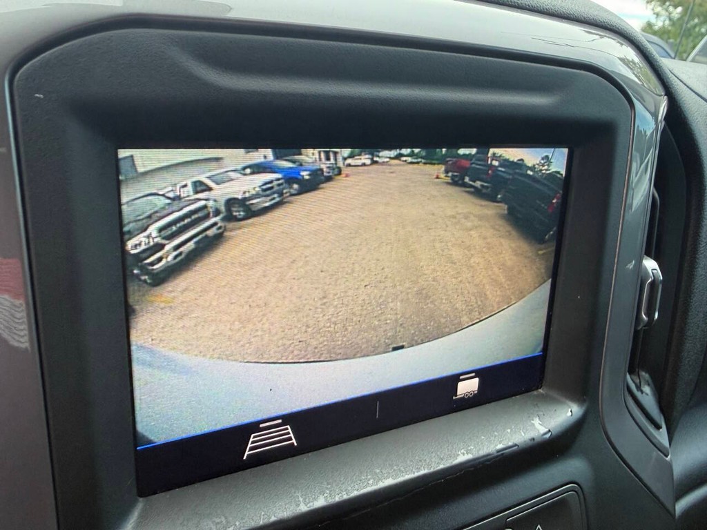 Chevrolet Silverado 1500 Vehicle Full-screen Gallery Image 26