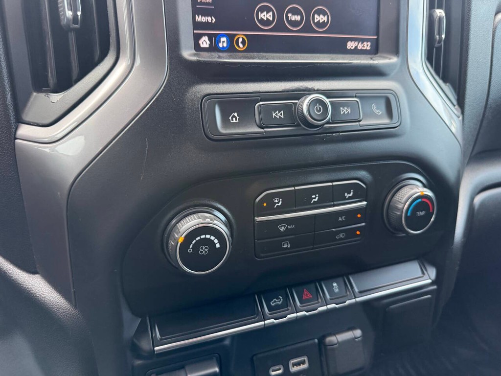 Chevrolet Silverado 1500 Vehicle Full-screen Gallery Image 28
