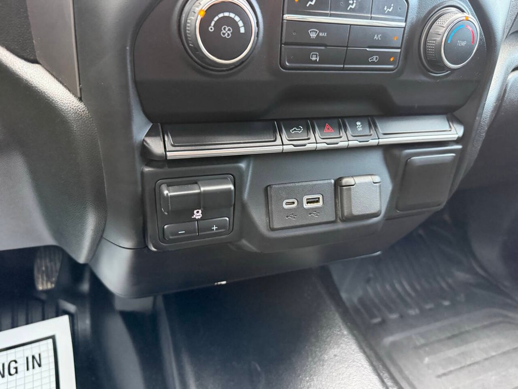 Chevrolet Silverado 1500 Vehicle Full-screen Gallery Image 29