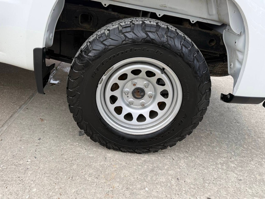 Chevrolet Silverado 1500 Vehicle Full-screen Gallery Image 36