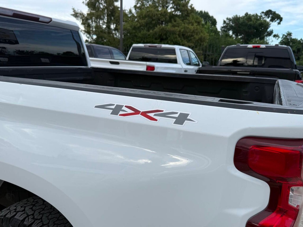 Chevrolet Silverado 1500 Vehicle Full-screen Gallery Image 37