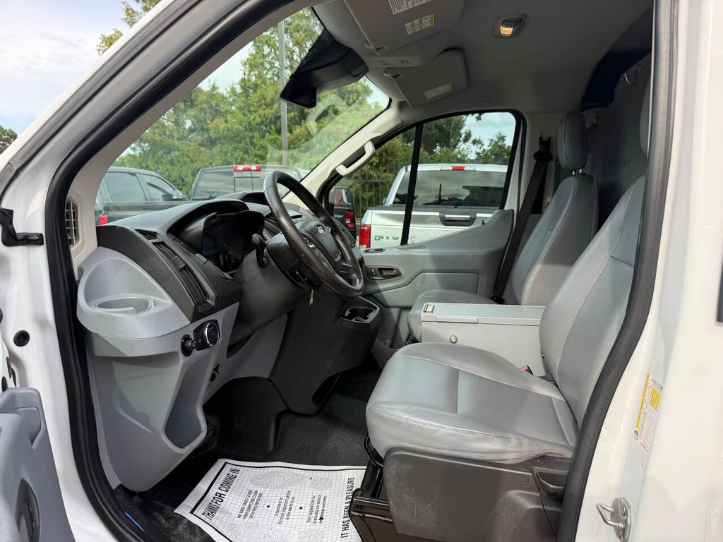 Ford Transit Van Vehicle Full-screen Gallery Image 07