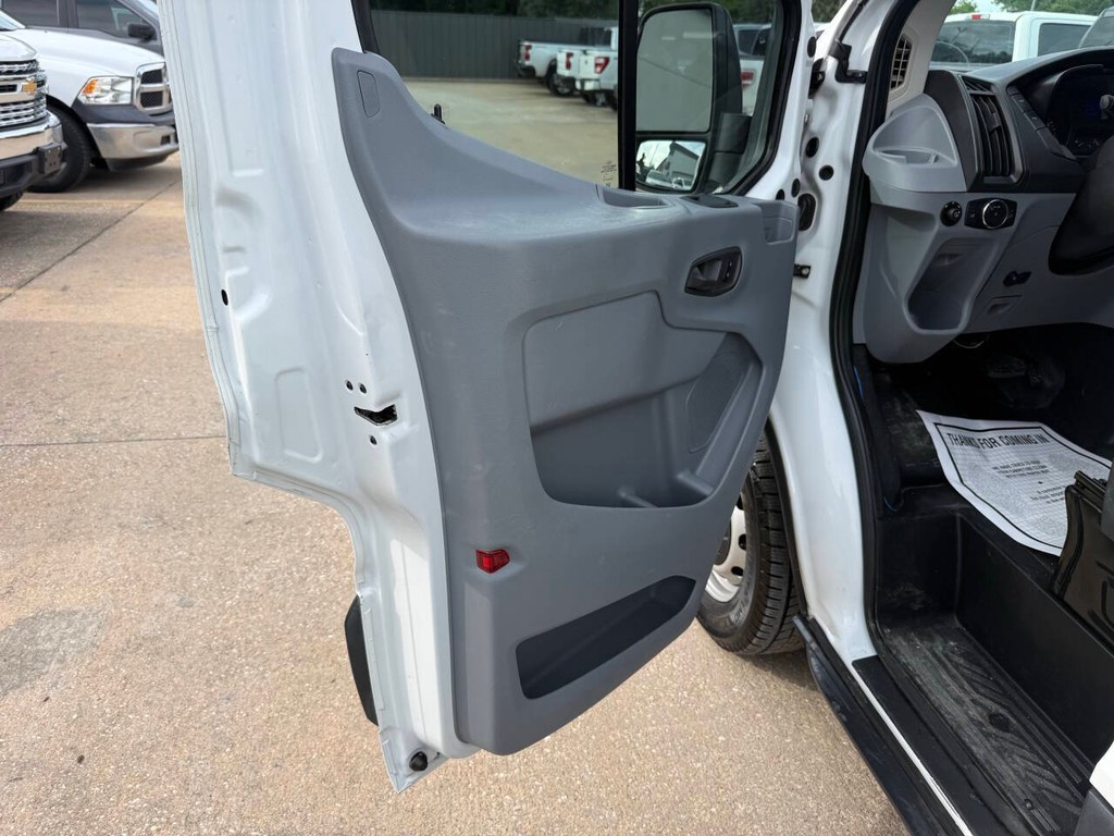 Ford Transit Van Vehicle Full-screen Gallery Image 08