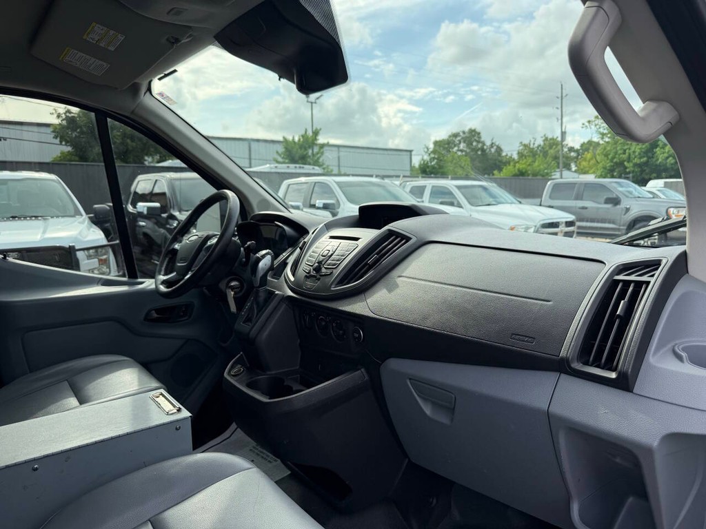 Ford Transit Van Vehicle Full-screen Gallery Image 09