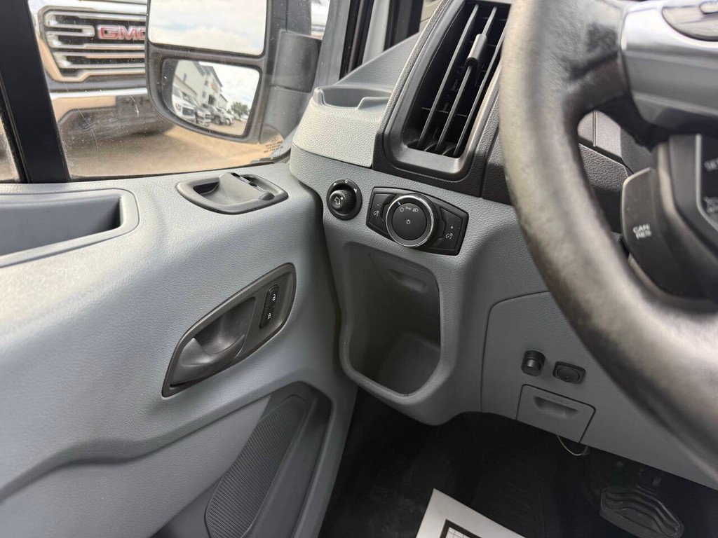Ford Transit Van Vehicle Full-screen Gallery Image 23