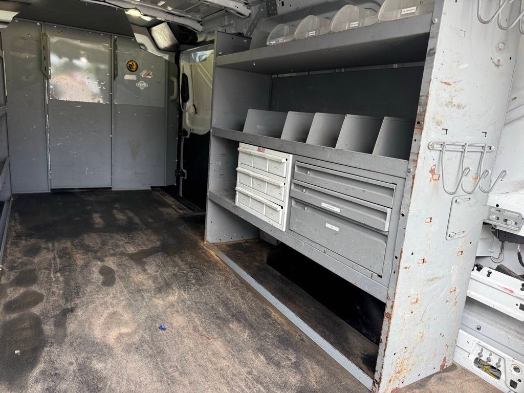 Ford Transit Van Vehicle Full-screen Gallery Image 32
