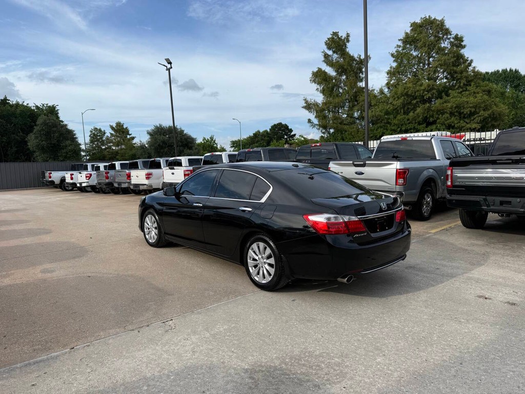 Honda Accord Sedan Vehicle Full-screen Gallery Image 04