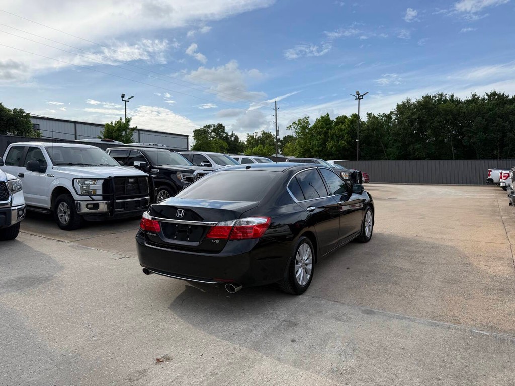 Honda Accord Sedan Vehicle Full-screen Gallery Image 05