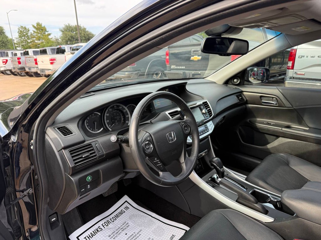 Honda Accord Sedan Vehicle Full-screen Gallery Image 06