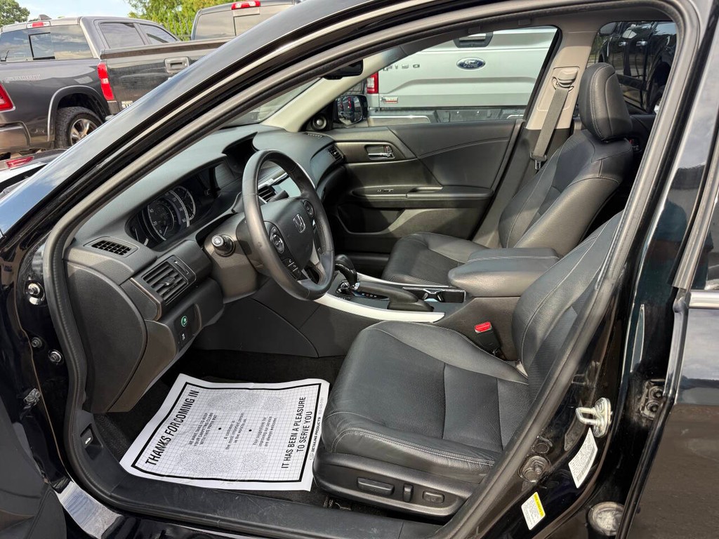 Honda Accord Sedan Vehicle Full-screen Gallery Image 07