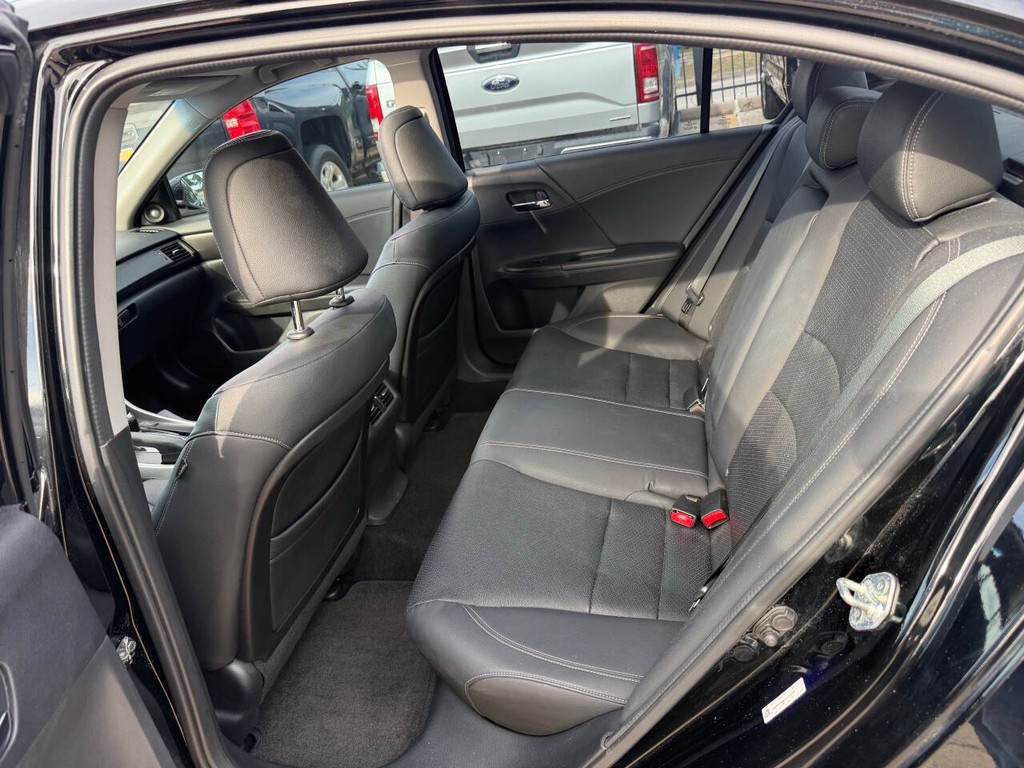 Honda Accord Sedan Vehicle Full-screen Gallery Image 13