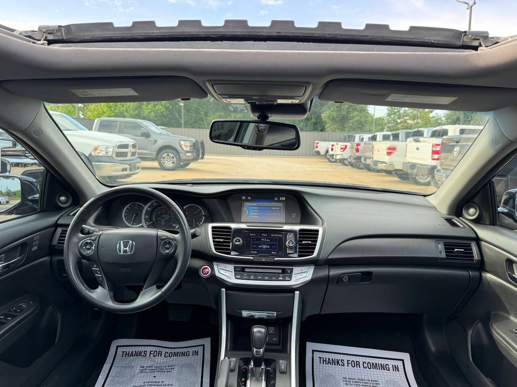 Honda Accord Sedan Vehicle Full-screen Gallery Image 18