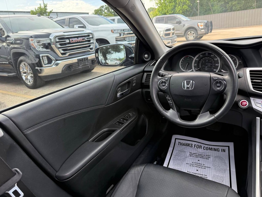 Honda Accord Sedan Vehicle Full-screen Gallery Image 19