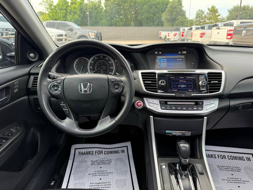 Honda Accord Sedan Vehicle Full-screen Gallery Image 21
