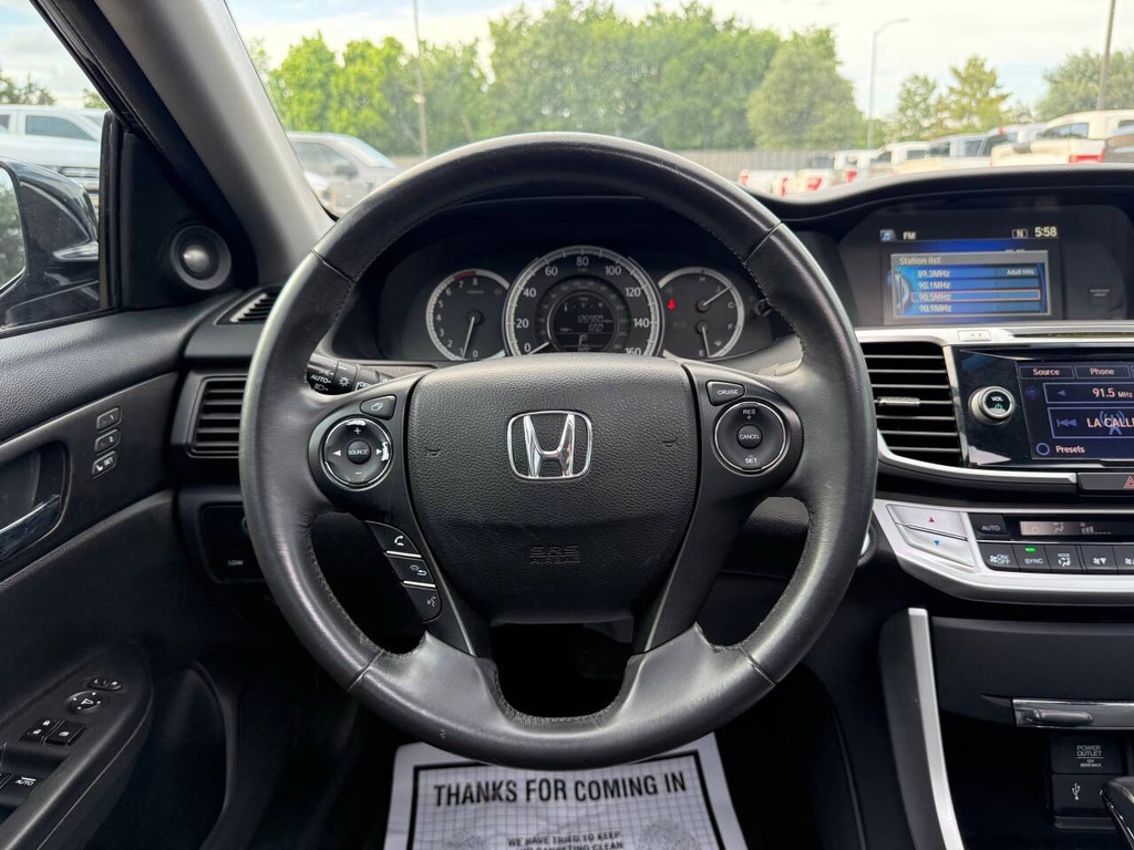 Honda Accord Sedan Vehicle Full-screen Gallery Image 22