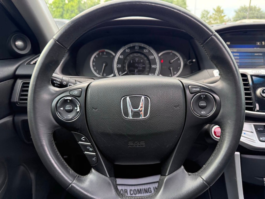 Honda Accord Sedan Vehicle Full-screen Gallery Image 23