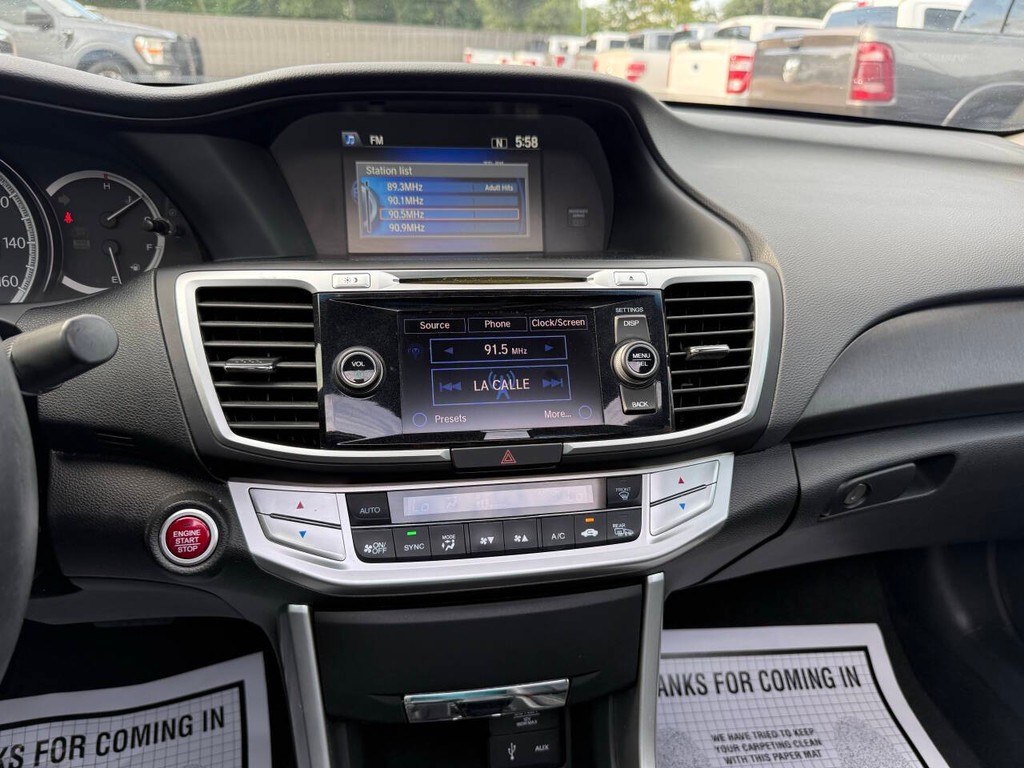 Honda Accord Sedan Vehicle Full-screen Gallery Image 24