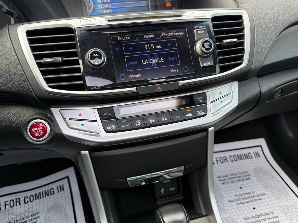 Honda Accord Sedan Vehicle Full-screen Gallery Image 29