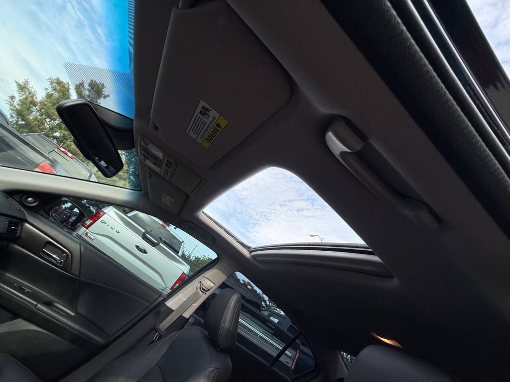 Honda Accord Sedan Vehicle Full-screen Gallery Image 32