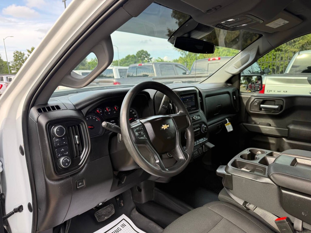 Chevrolet Silverado 1500 Vehicle Full-screen Gallery Image 06