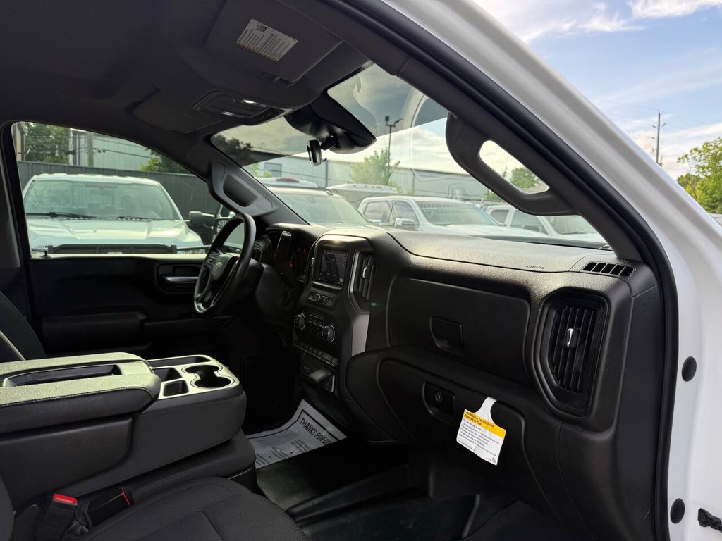 Chevrolet Silverado 1500 Vehicle Full-screen Gallery Image 09