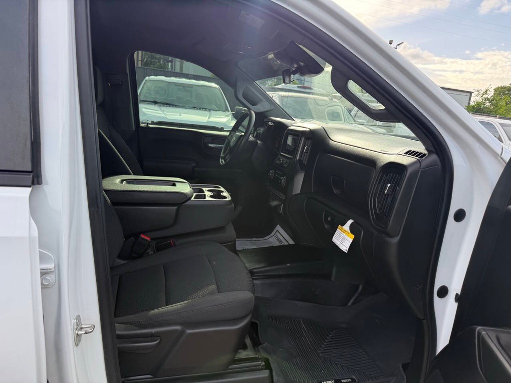 Chevrolet Silverado 1500 Vehicle Full-screen Gallery Image 10