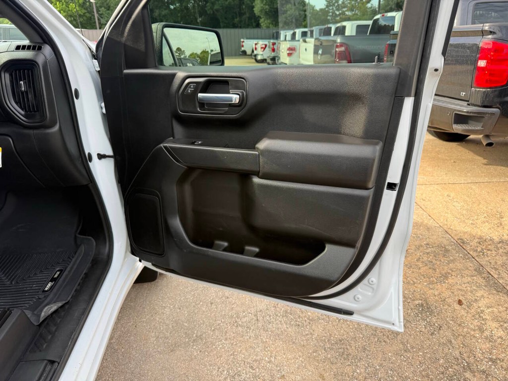 Chevrolet Silverado 1500 Vehicle Full-screen Gallery Image 11