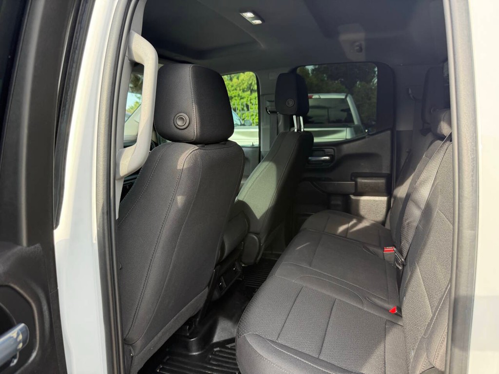 Chevrolet Silverado 1500 Vehicle Full-screen Gallery Image 12