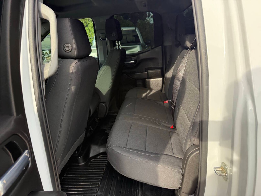 Chevrolet Silverado 1500 Vehicle Full-screen Gallery Image 13