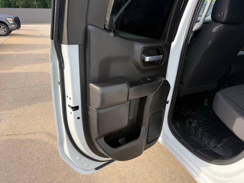 Chevrolet Silverado 1500 Vehicle Full-screen Gallery Image 14