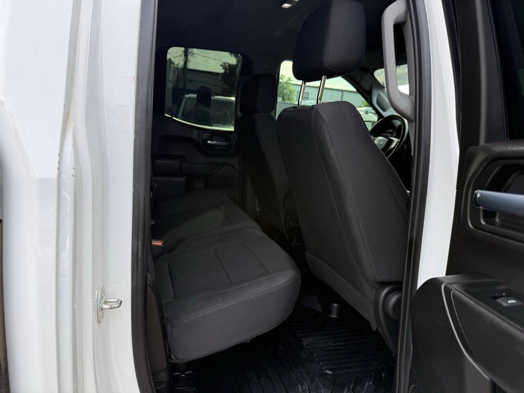 Chevrolet Silverado 1500 Vehicle Full-screen Gallery Image 15