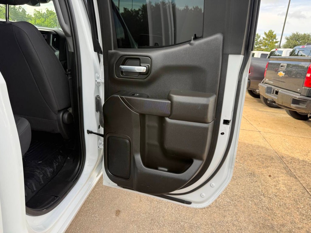 Chevrolet Silverado 1500 Vehicle Full-screen Gallery Image 16