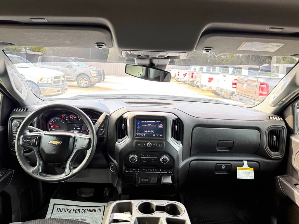Chevrolet Silverado 1500 Vehicle Full-screen Gallery Image 17