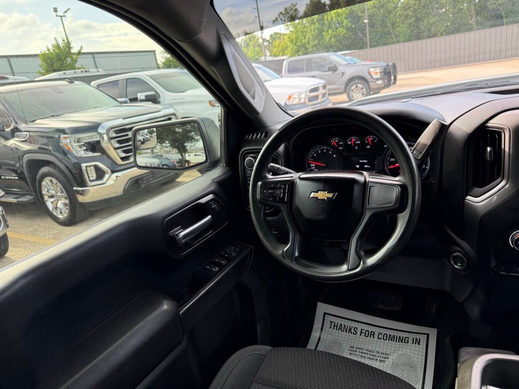 Chevrolet Silverado 1500 Vehicle Full-screen Gallery Image 19