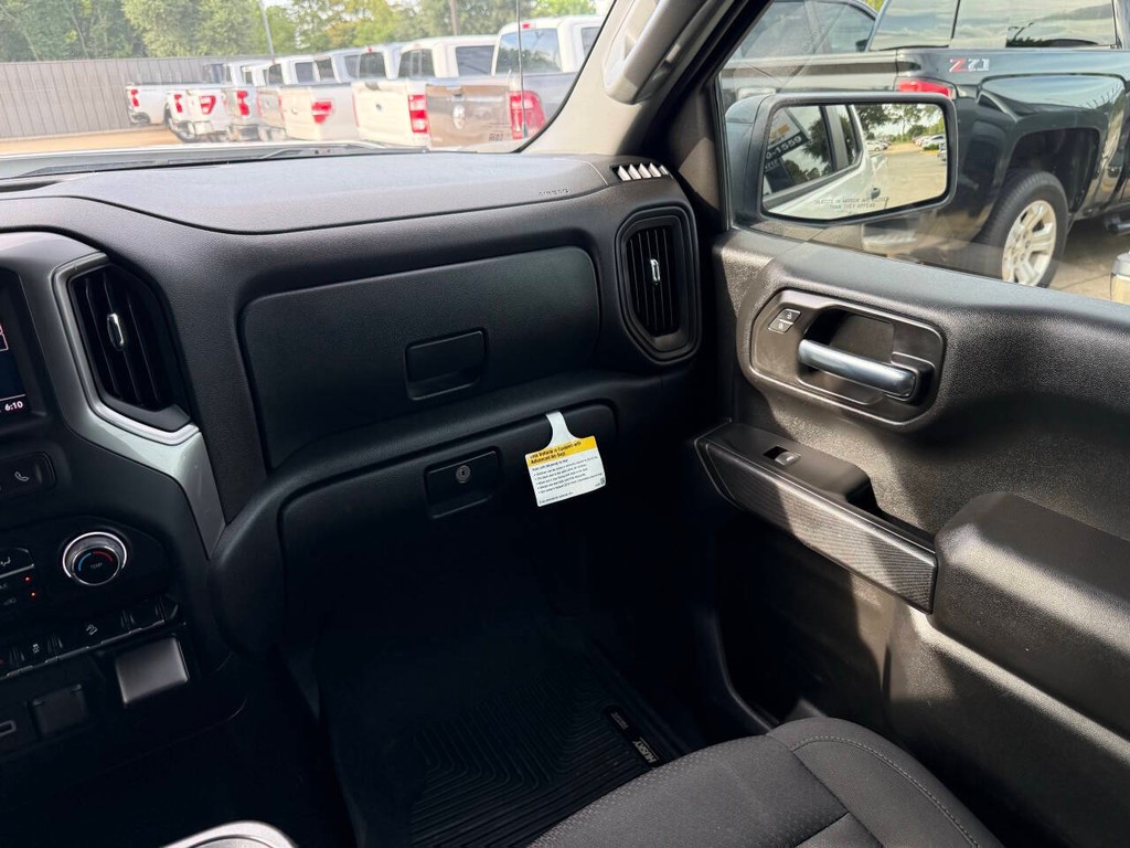 Chevrolet Silverado 1500 Vehicle Full-screen Gallery Image 20