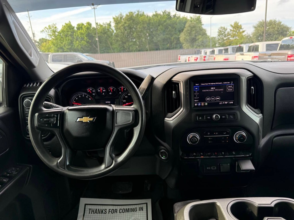 Chevrolet Silverado 1500 Vehicle Full-screen Gallery Image 21