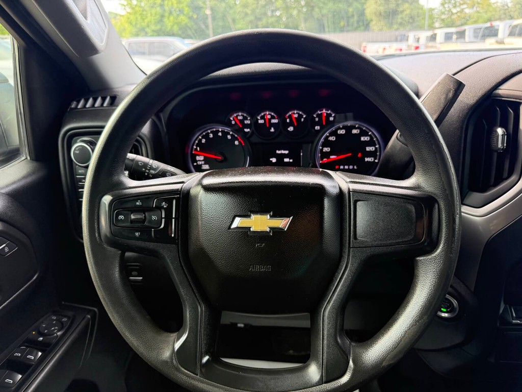 Chevrolet Silverado 1500 Vehicle Full-screen Gallery Image 23