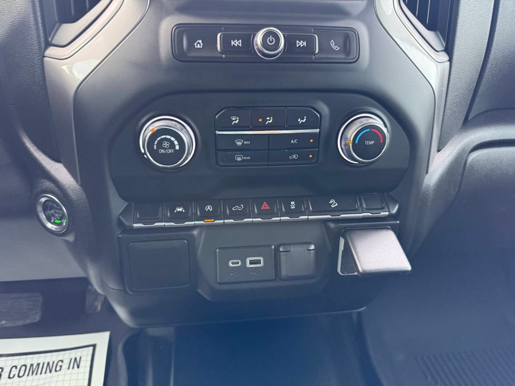 Chevrolet Silverado 1500 Vehicle Full-screen Gallery Image 29