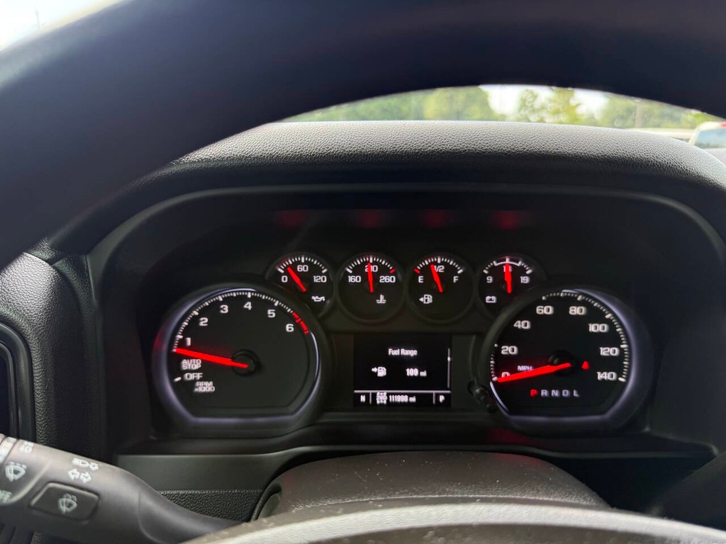 Chevrolet Silverado 1500 Vehicle Full-screen Gallery Image 33
