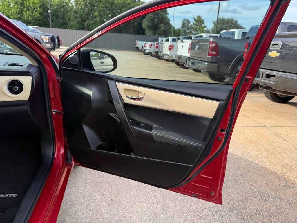 Toyota Corolla Vehicle Full-screen Gallery Image 11